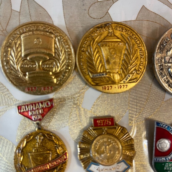 Set Of 26 VTG Soviet-era pins badges related to the Dynamo Kyiv football club - Picture 2 of 7